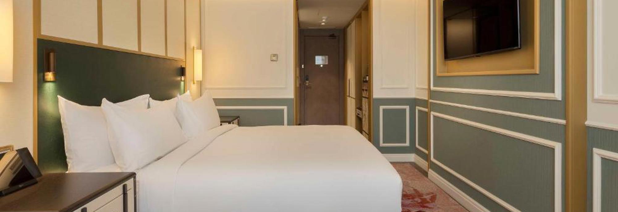 The Emerald House Curio Collection By Hilton
